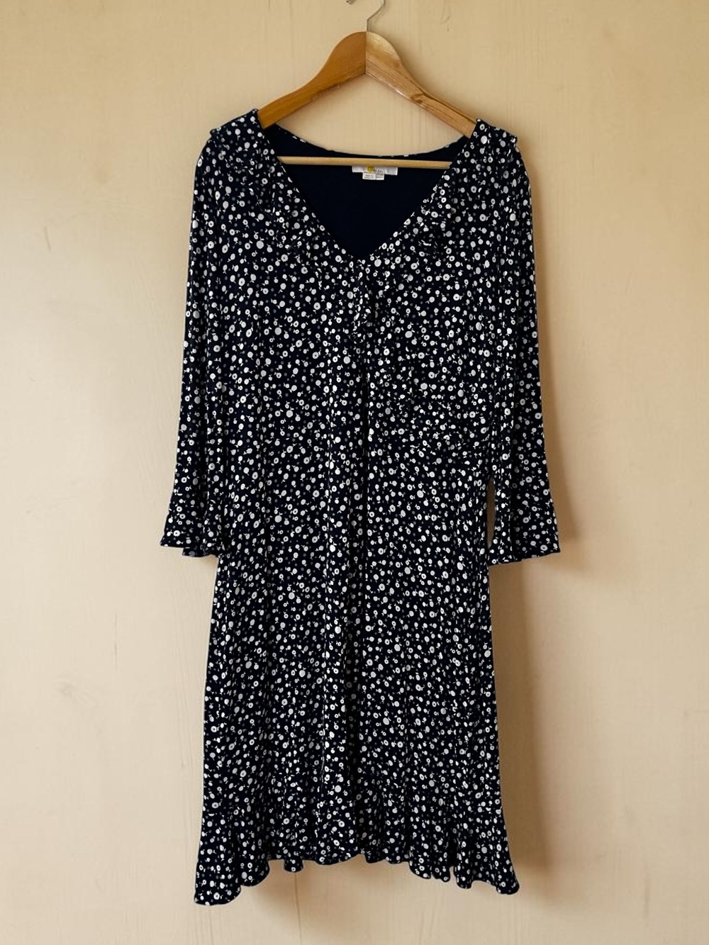 Boden V-Neck Ruffle Detail Mid-Length Dress Cottagecore Classic Flowy